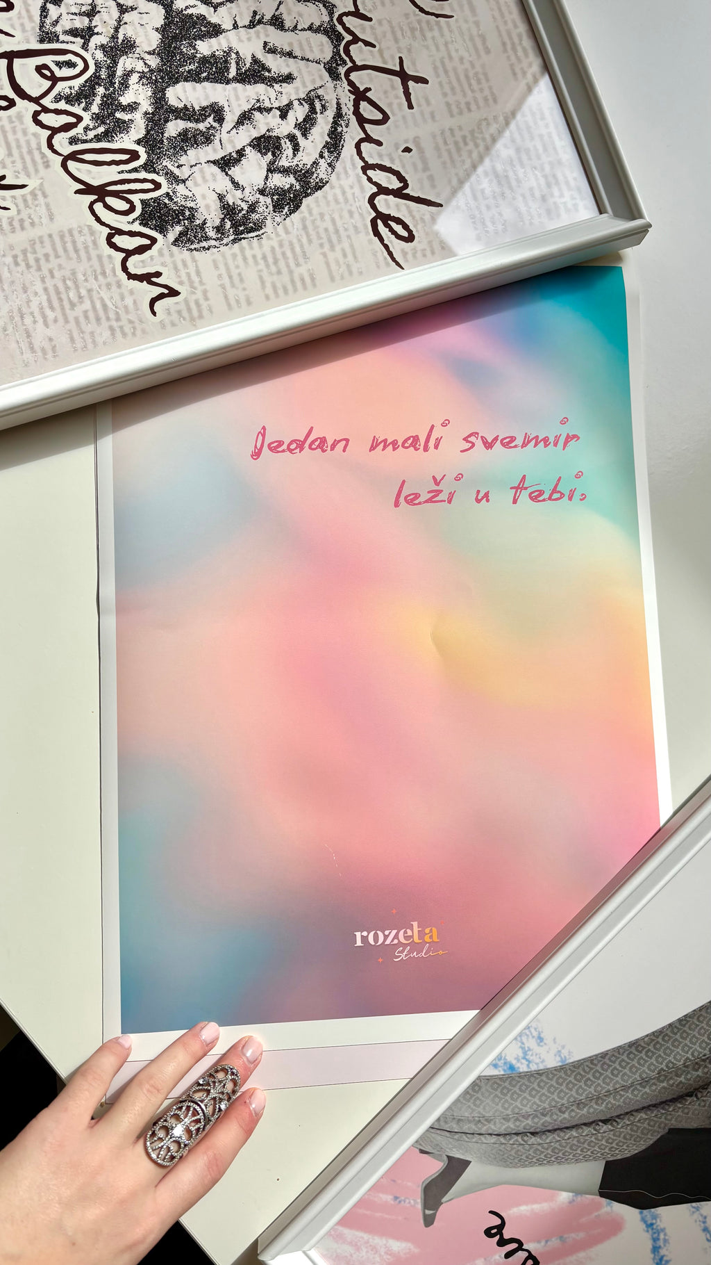 "Jedan mali svemir leži u tebi" Pastel Gradient