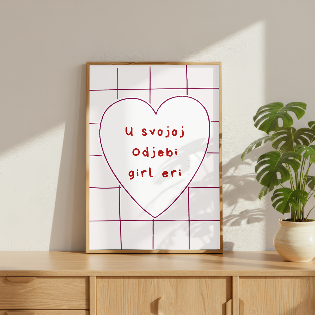 Heart Grid Poster sa srpskom frazom „U svojoj odjebi, girl eri“ – Zidna umjetnost ženstvene estetike